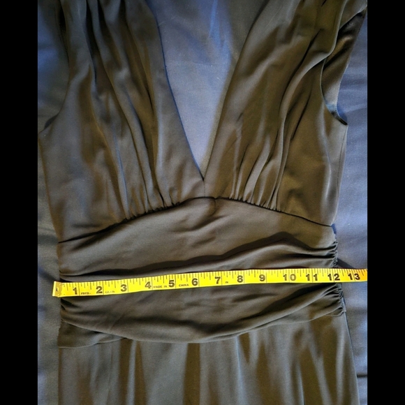 Beautiful Black Elegant Black Evening Gown-Size 4 - Picture 16 of 17